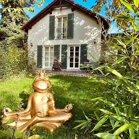 Holiday home Landhaustraum - Kutscherhaus Unter Walnussbaeumen Bergholz-Rehbrucke