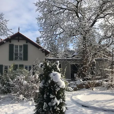 Holiday home Landhaustraum - Kutscherhaus Unter Walnussbaeumen Bergholz-Rehbrucke